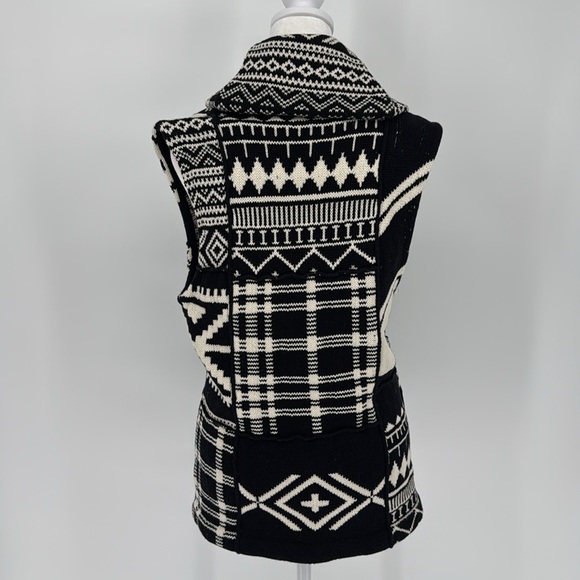 Lauren Ralph Lauren Women’s Sweater Vest Size S  Black and White Aztec Southwest - Picture 3 of 10